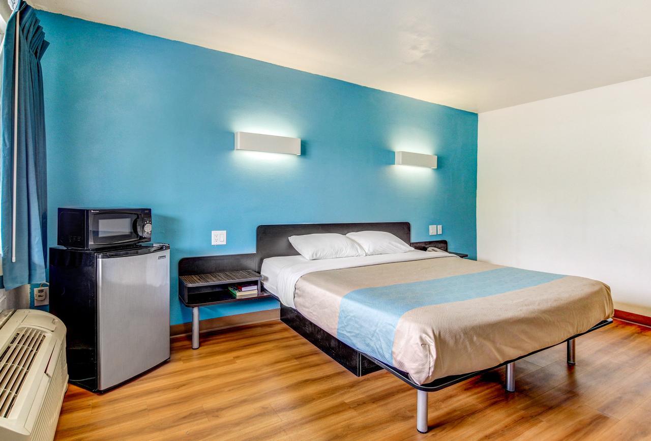 Motel 6 Waco - Lacy Lakeview Bellmead Exterior photo